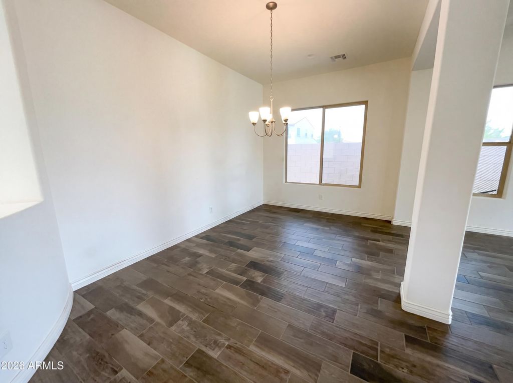 Image 10 of property listing at 2312 E SUSAN Drive, Gilbert, AZ 85298