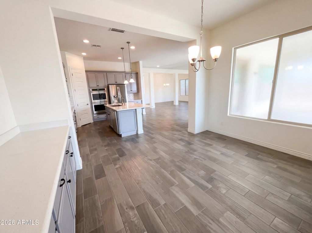 Image 11 of property listing at 2312 E SUSAN Drive, Gilbert, AZ 85298