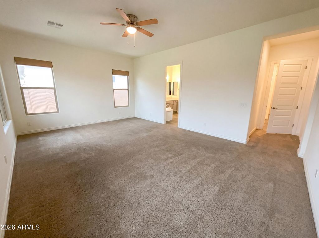 Image 12 of property listing at 2312 E SUSAN Drive, Gilbert, AZ 85298