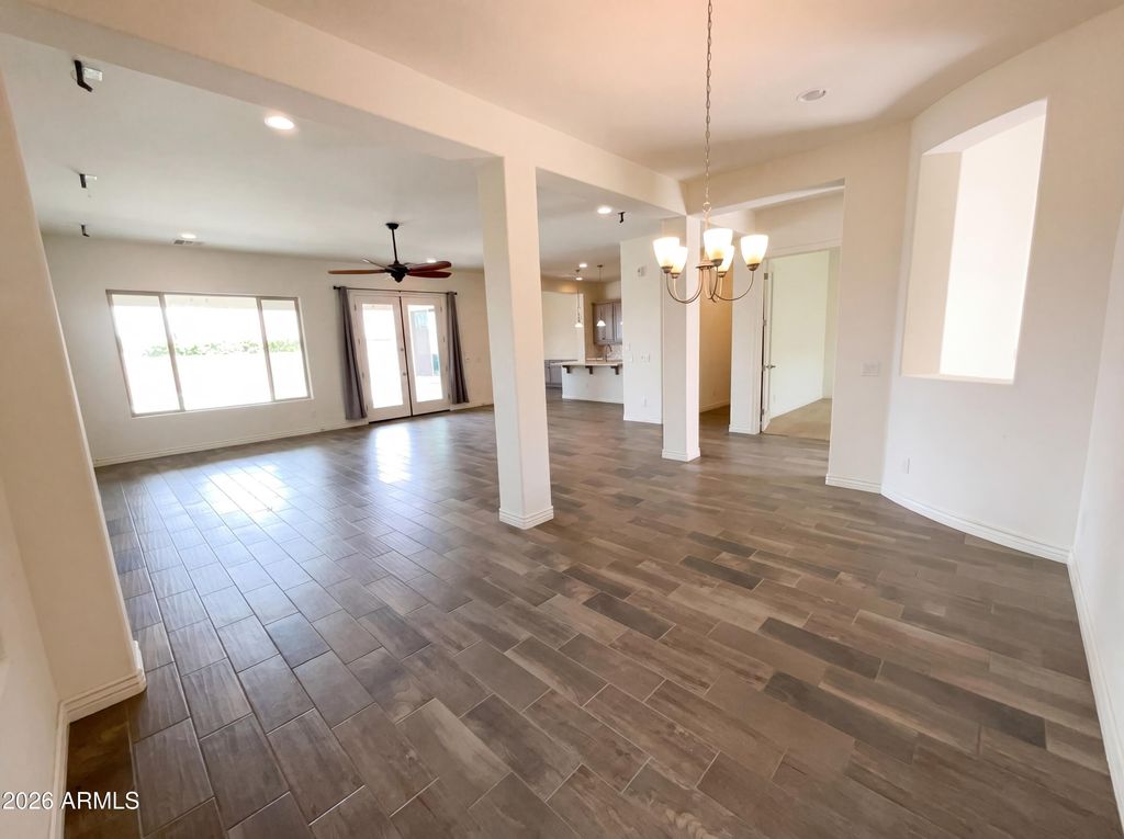 Image 13 of property listing at 2312 E SUSAN Drive, Gilbert, AZ 85298