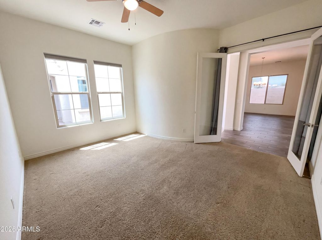 Image 21 of property listing at 2312 E SUSAN Drive, Gilbert, AZ 85298