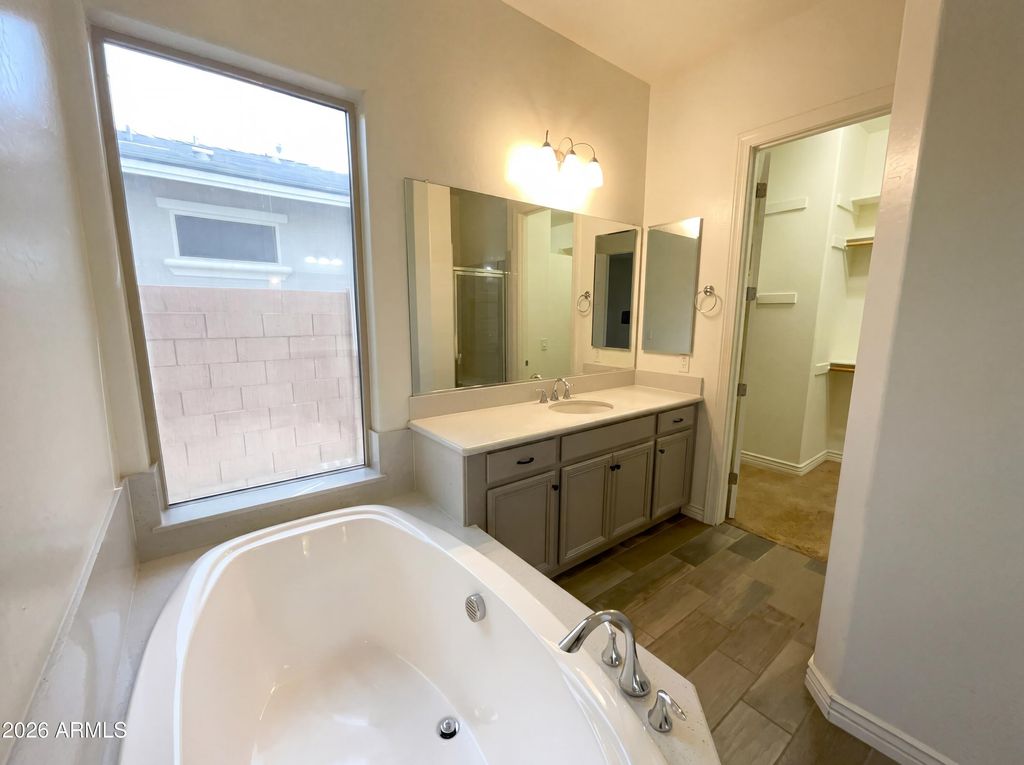 Image 22 of property listing at 2312 E SUSAN Drive, Gilbert, AZ 85298