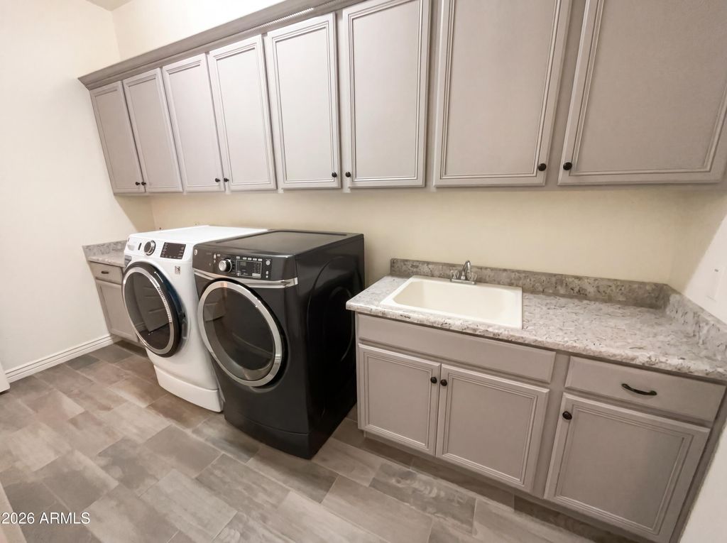 Image 25 of property listing at 2312 E SUSAN Drive, Gilbert, AZ 85298