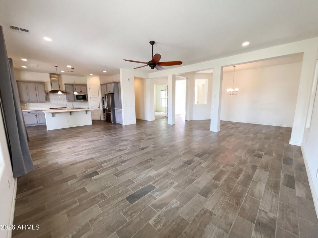 Image 3 of property listing at 2312 E SUSAN Drive, Gilbert, AZ 85298