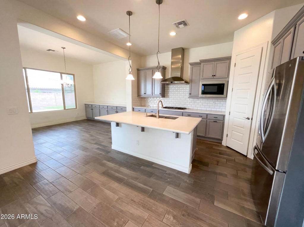 Image 7 of property listing at 2312 E SUSAN Drive, Gilbert, AZ 85298