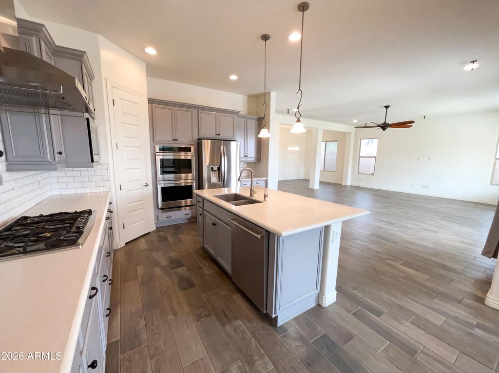 Image 8 of property listing at 2312 E SUSAN Drive, Gilbert, AZ 85298