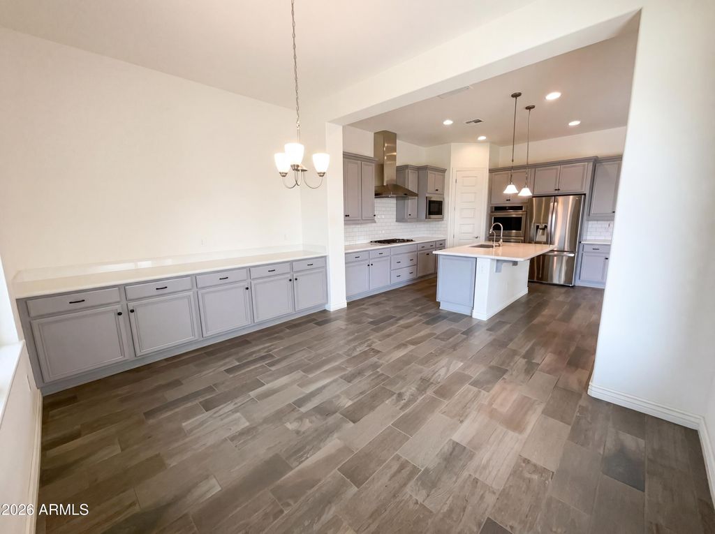 Image 9 of property listing at 2312 E SUSAN Drive, Gilbert, AZ 85298