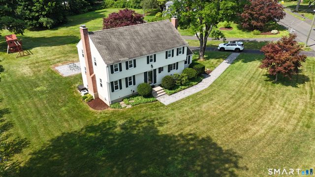 28 Crestwood Road, Simsbury, CT 06070
