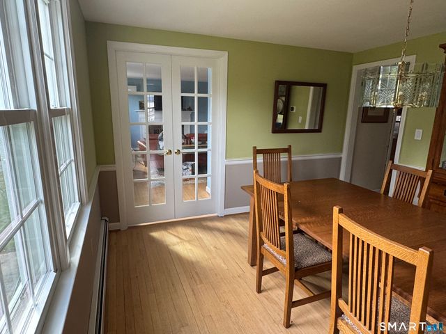28 Crestwood Road, Simsbury, CT 06070