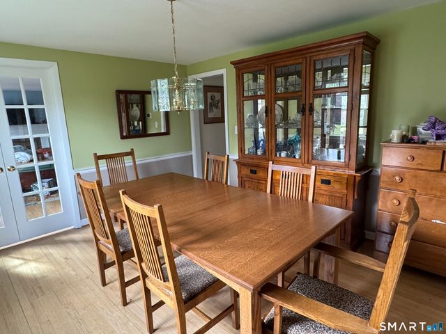 28 Crestwood Road, Simsbury, CT 06070
