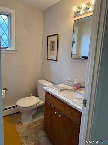 28 Crestwood Road, Simsbury, CT 06070