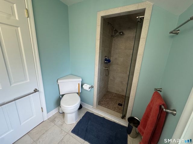 28 Crestwood Road, Simsbury, CT 06070