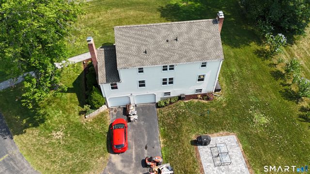 28 Crestwood Road, Simsbury, CT 06070