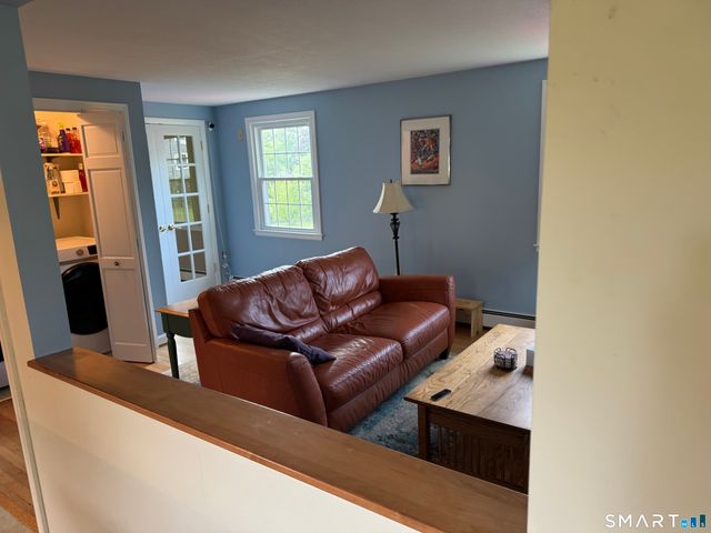 28 Crestwood Road, Simsbury, CT 06070