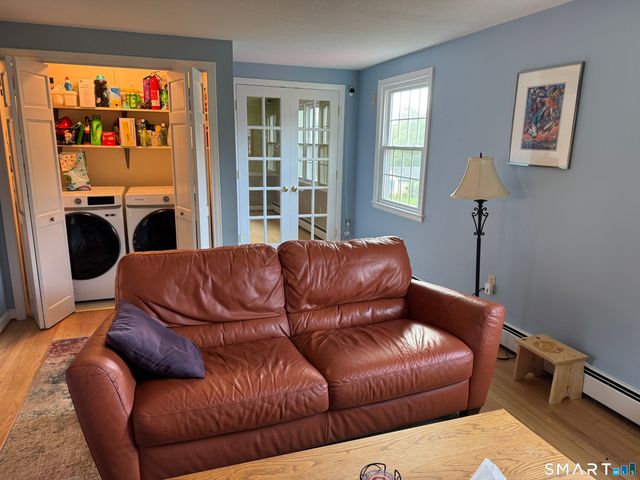 28 Crestwood Road, Simsbury, CT 06070