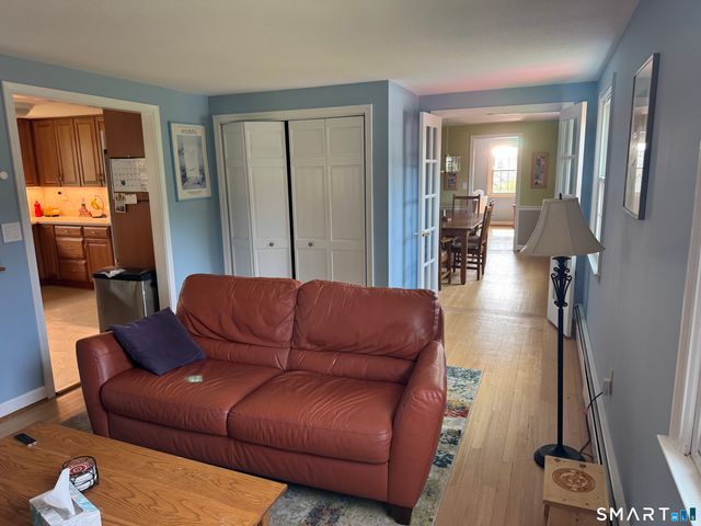 28 Crestwood Road, Simsbury, CT 06070