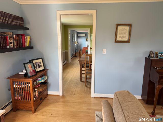 28 Crestwood Road, Simsbury, CT 06070