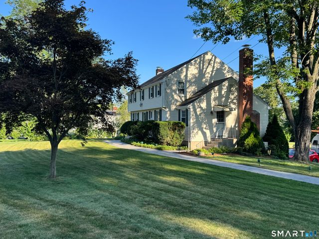 28 Crestwood Road, Simsbury, CT 06070