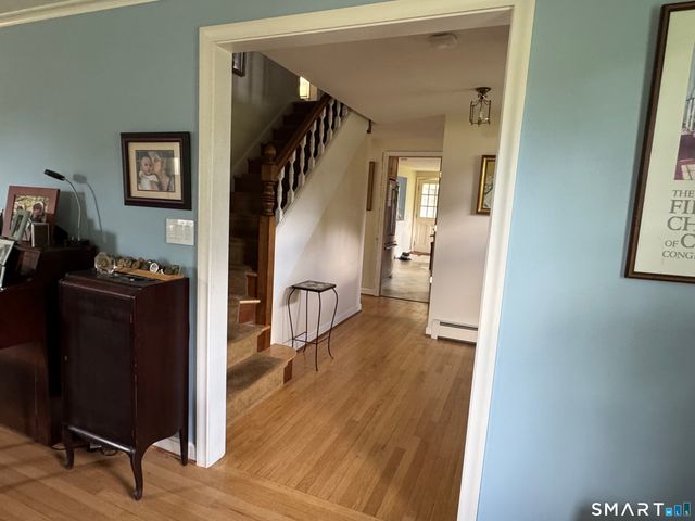 28 Crestwood Road, Simsbury, CT 06070