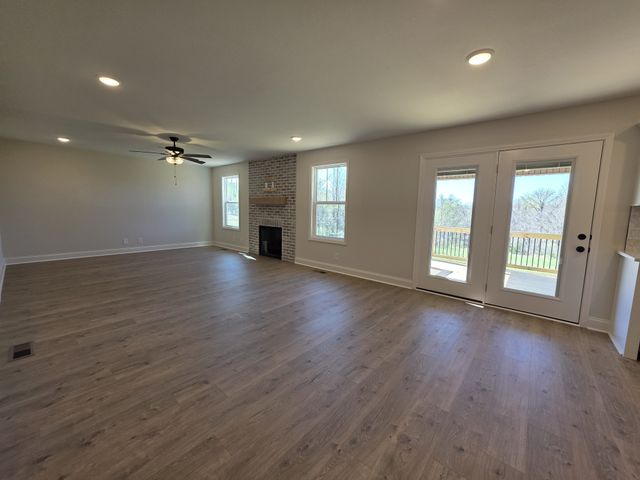 965 Palmyra Rd, Clarksville, TN 37040