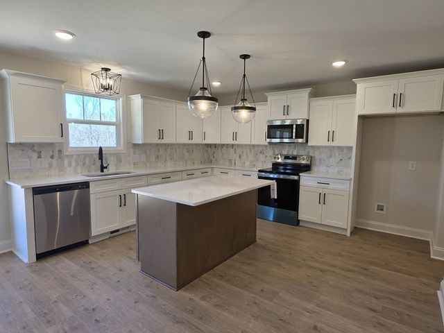965 Palmyra Rd, Clarksville, TN 37040