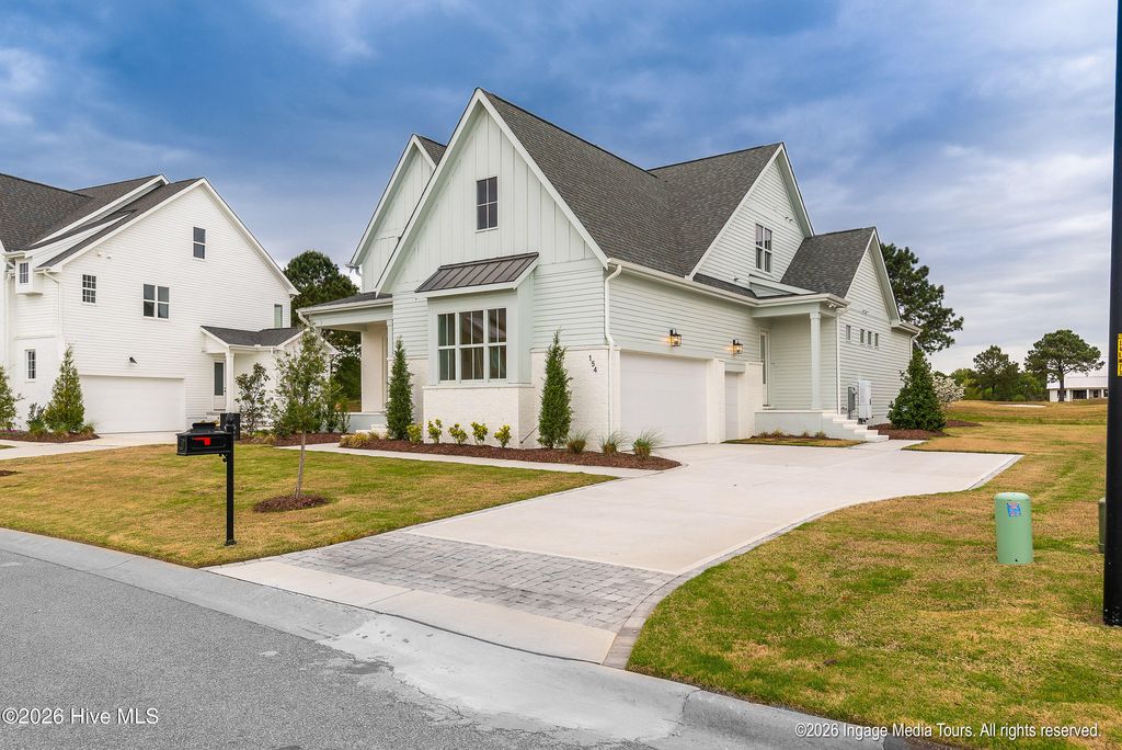 Image 2 of property listing at 154 Pine Tree Point, Snow Hill, NC 28580