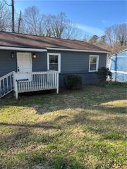 2298 Swallow SE Circle, Atlanta, GA 30315