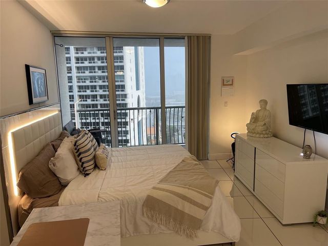 1750 N Bayshore Drive 2106, Miami, FL 33132