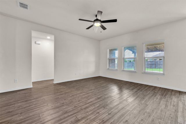 9106 Fall Creek Court, Arlington, TX 76002