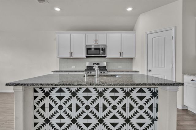 9106 Fall Creek Court, Arlington, TX 76002