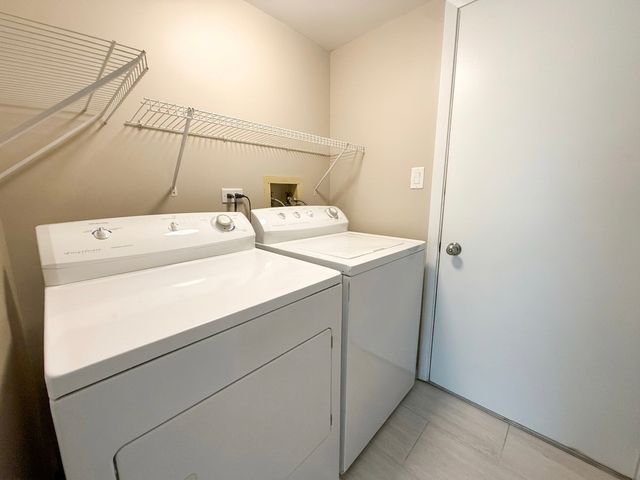1344 BARCLAY Lane 1344, Deerfield, IL 60015