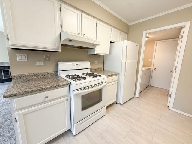 1344 BARCLAY Lane 1344, Deerfield, IL 60015