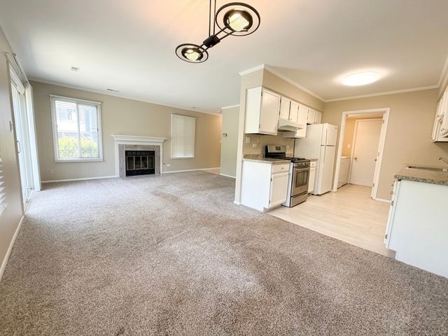 1344 BARCLAY Lane 1344, Deerfield, IL 60015