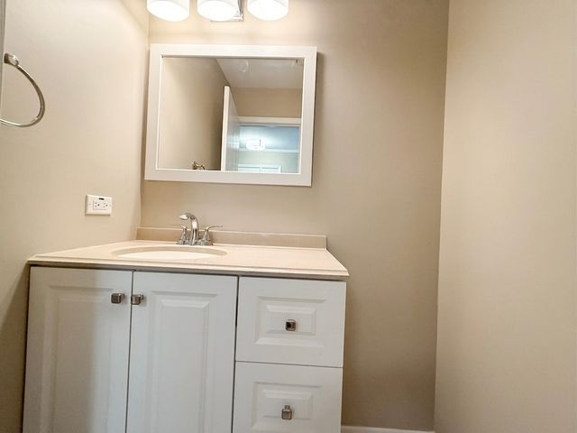 1344 BARCLAY Lane 1344, Deerfield, IL 60015