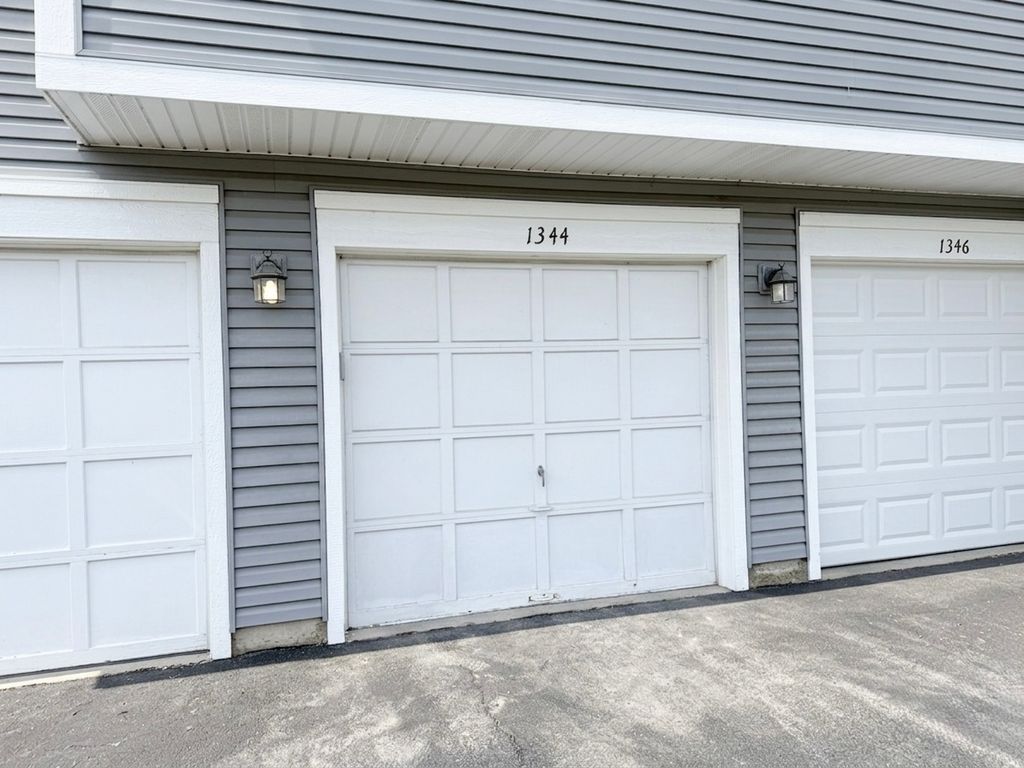 1344 BARCLAY Lane 1344, Deerfield, IL 60015