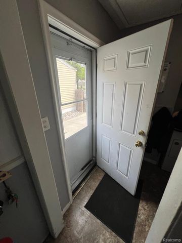 22480 Hillock Avenue, Warren, MI 48089