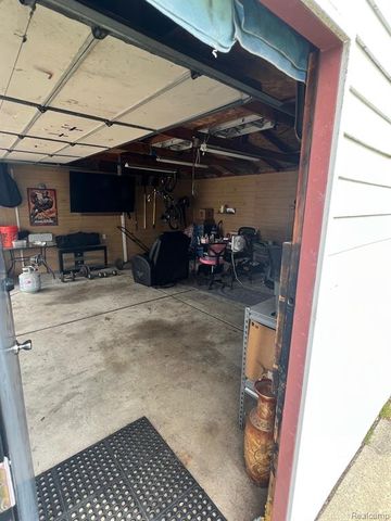 22480 Hillock Avenue, Warren, MI 48089