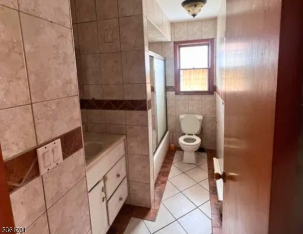 73 Maple St, Paterson City, NJ 07522