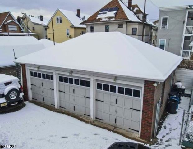 73 Maple St, Paterson City, NJ 07522