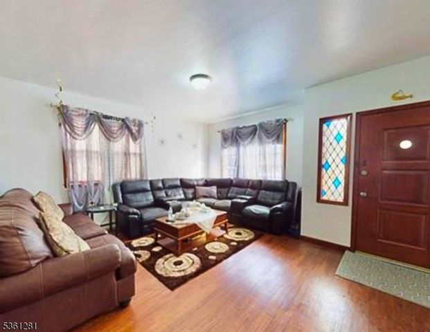 73 Maple St, Paterson City, NJ 07522