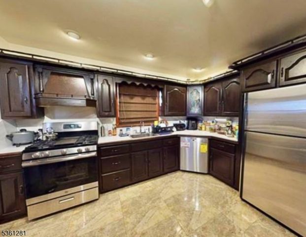 73 Maple St, Paterson City, NJ 07522