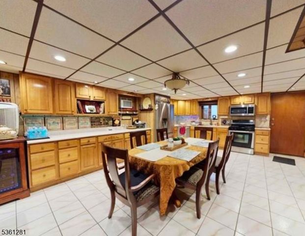 73 Maple St, Paterson City, NJ 07522