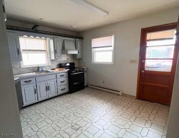 73 Maple St, Paterson City, NJ 07522