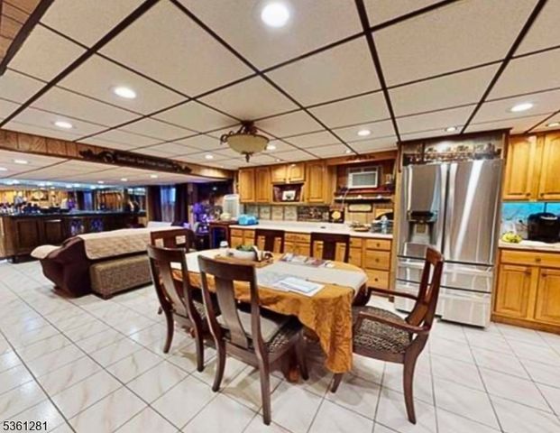 73 Maple St, Paterson City, NJ 07522