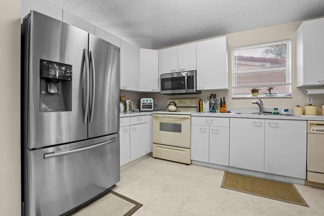 7851 Oak Grove Circle, Lake Worth, FL 33467