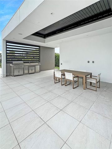 16640 Sunset Way, Weston, FL 33326