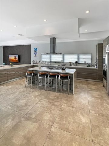 16640 Sunset Way, Weston, FL 33326