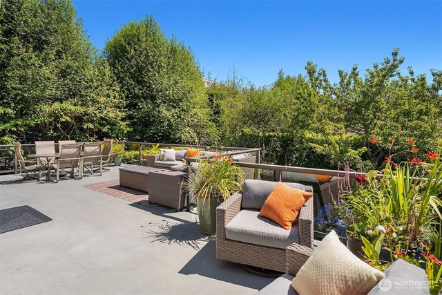 5601 Bradford Street, Seattle, WA 98116