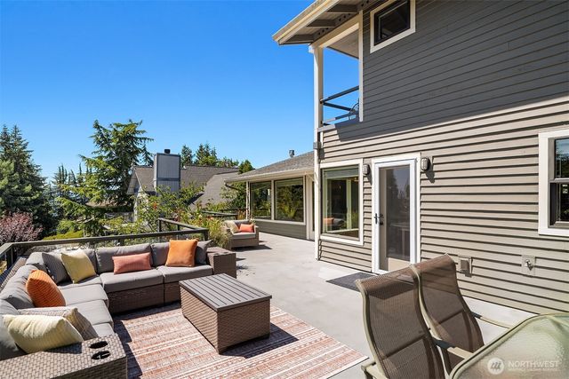 5601 Bradford Street, Seattle, WA 98116