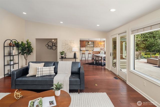 5601 Bradford Street, Seattle, WA 98116